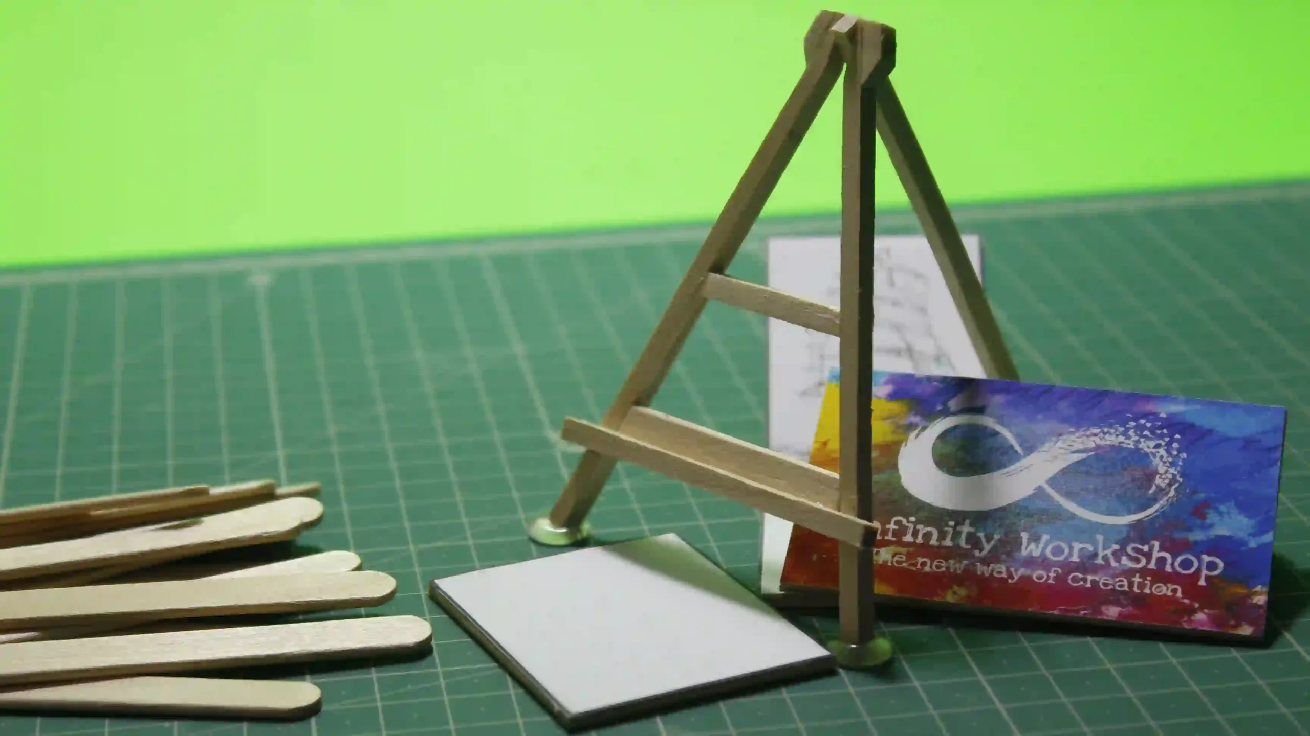 Mini easel